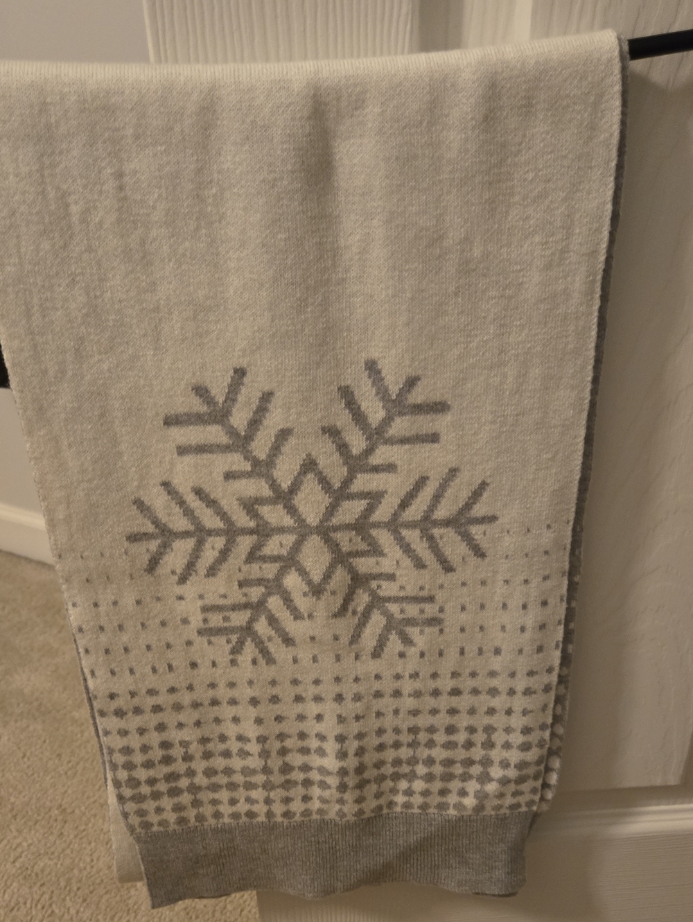 TALBOTS Gray Snowflake Pattern. Never Worn. Beutiful.